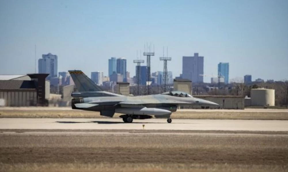 Στο Τέξας των ΗΠΑ για τα απαραίτητα τεστ το πρώτο αναβαθμισμένο F-16 της Πολεμικής Αεροπορίας